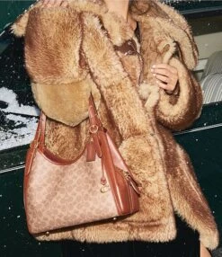 COACH Coated Canvas Signature Logo Lori Shoulder Bag -Kurt Geiger Shop 00000000 zi 057a2512 cc2e 4844 8343 a9231c4ce8f6 04 ai