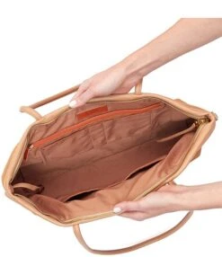 HOBO Tripp Leather East-West Tote Bag -Kurt Geiger Shop 00000000 zi 4ef455df 4d45 44e9 b5b2 9b12f0ecd35c 02 ai