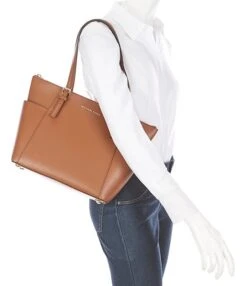 Michael Kors Jet Set East West Logo Charm Saffiano Leather Tote Bag -Kurt Geiger Shop 00000000 zi 58f97e6b 509d 44db b5e3 997e411f6955 04 ai