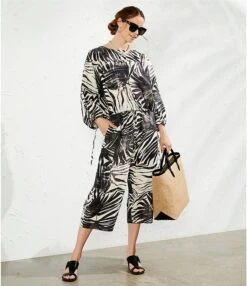 BRAHMIN Corsica Collection Brooklyn Burlap Tote Bag -Kurt Geiger Shop 00000000 zi 68e6496c 2729 483d 878d ba88626bee91 04 ai