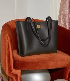 COACH Willow Pebble Leather Tote Bag 9 COACH Willow Pebble Leather Tote Bag -Kurt Geiger Shop 00000000 zi 9488a54a 0564 4031 b7a6 27124ad65089 04 ai