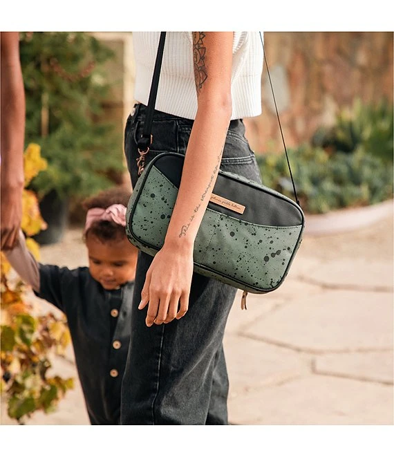 Petunia Pickle Bottom Olive Ink Blot Companion Crossbody Diaper Bag 5 Petunia Pickle Bottom Olive Ink Blot Companion Crossbody Diaper Bag - Afbeelding 5