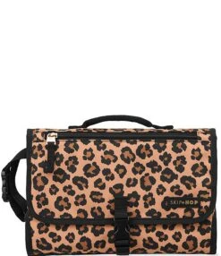 Skip Hop Pronto Signature Travel Changing Station - Classic Leopard -Kurt Geiger Shop 00000001 zi 1518f22f 86ce 41f4 9d5d 46ce9f7ac0c1