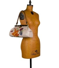 Patricia Nash Ferrara Floral Frame Shoulder Bag 7 Patricia Nash Ferrara Floral Frame Shoulder Bag -Kurt Geiger Shop 00000001 zi 867dc412 807d 4f0a acaf 84330046223d 04 ai